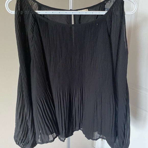 Hollister Pleated blouse - Picture 4 of 9